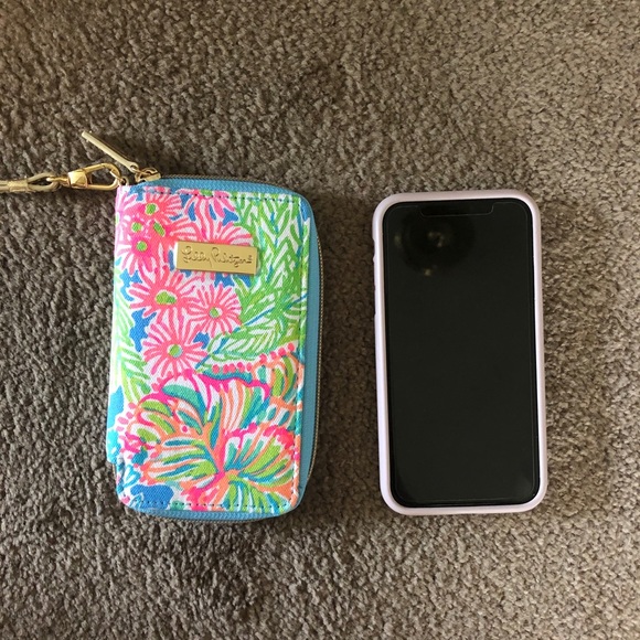 Lilly Pulitzer Card Holder Wristlet - Picture 5 of 7